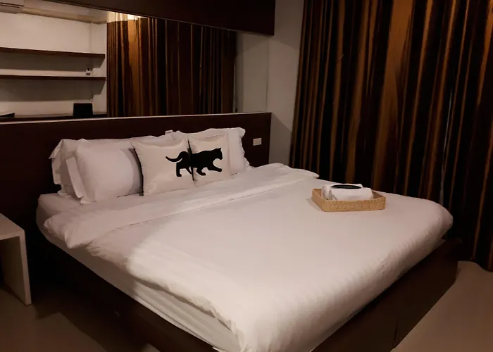 Hotel Bed By Banguecoque