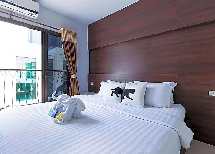 ホテル Bed By 3*