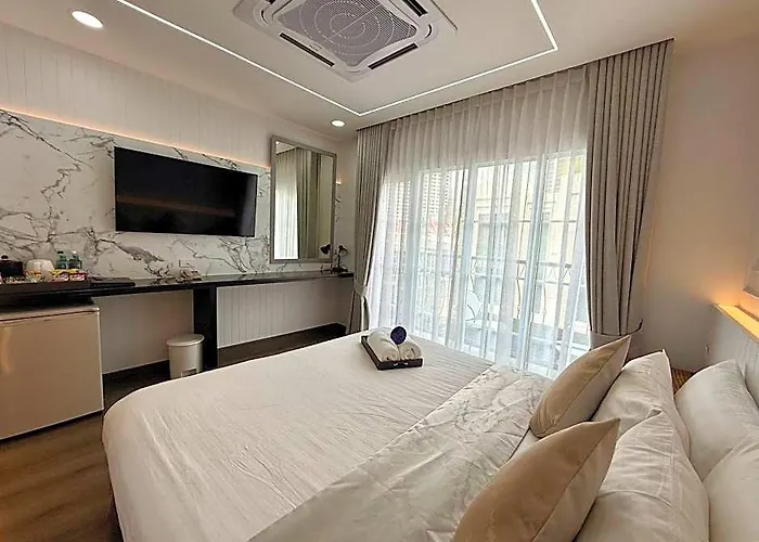 Hotel Bed By 3*